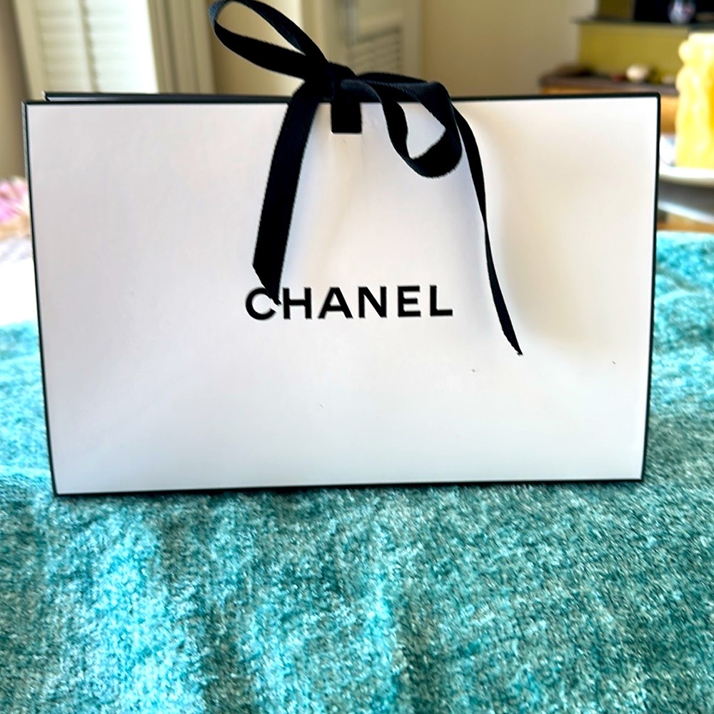CHANEL White Gift Bag with Black Tie Ribbon UNISEX NWOT - Picture 3 of 8